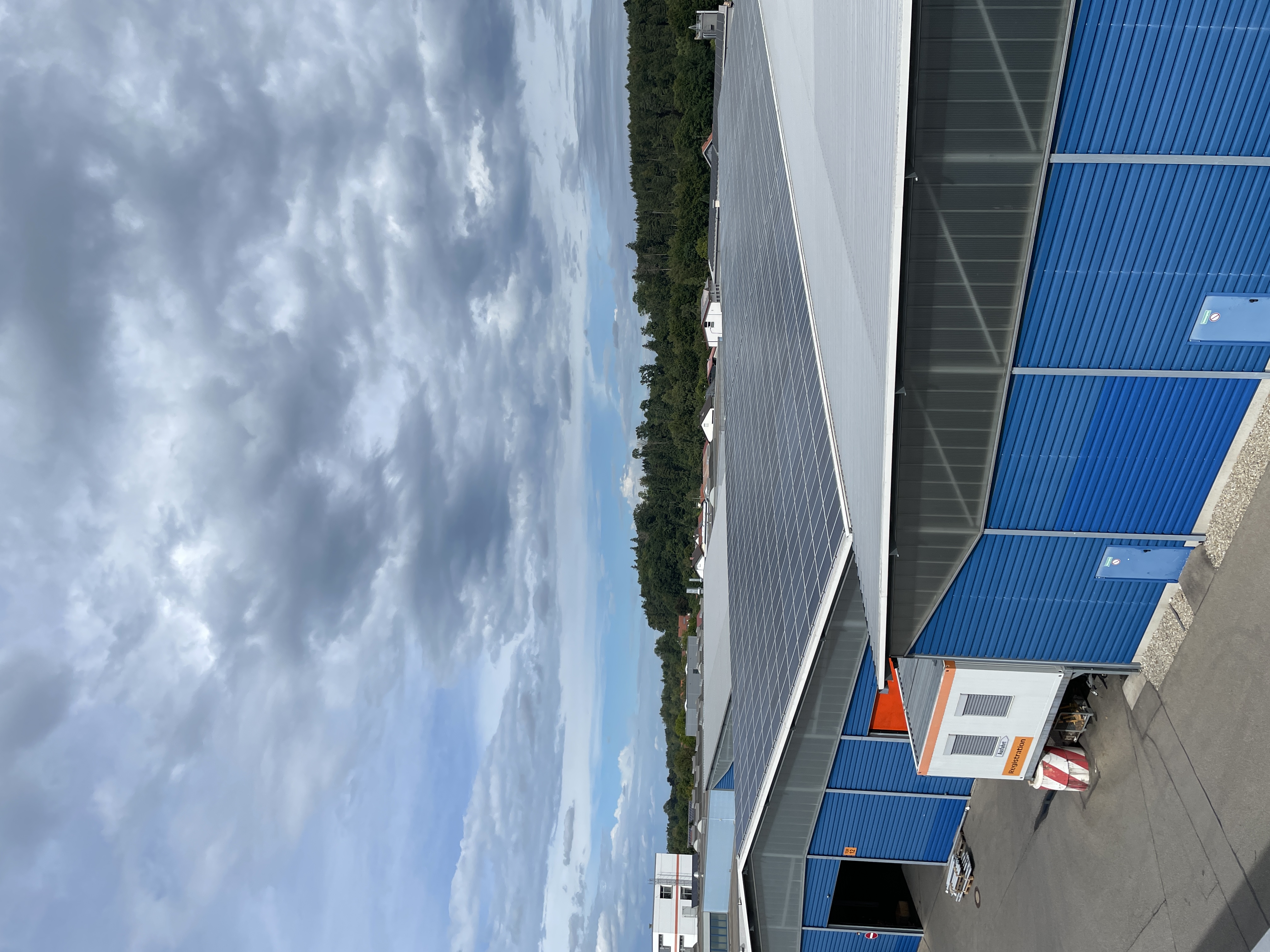 Großflächige PV-Anlagenreinigung bei Klaus Multiparking